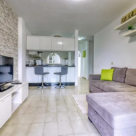 Smart Ocean View Apartment *