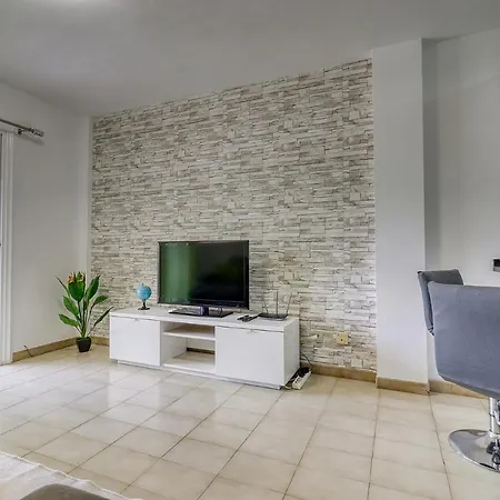 Smart Ocean View Apartment